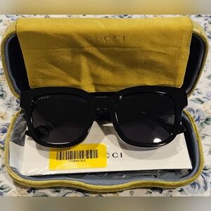 NEW! Gucci Women's Sunglasses.
